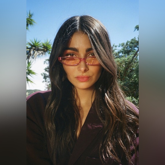 ROBERI & FRAUD Black Frances Sunglasses - Picture 8 of 16